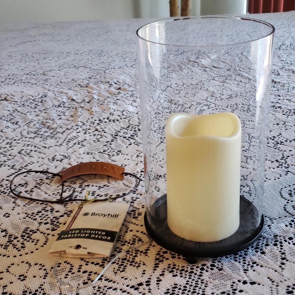 Broyhill LED Hurricane Lamp Decor.